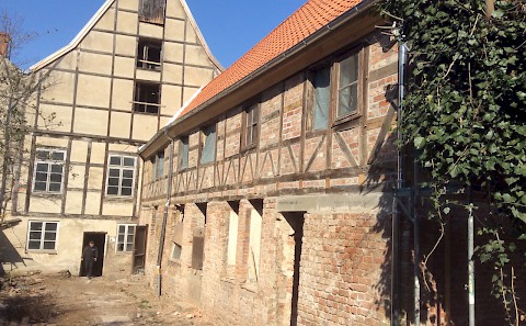 Sanierung Ältestes Haus in Wismar - Rückseite Haupthaus mit Kemladen